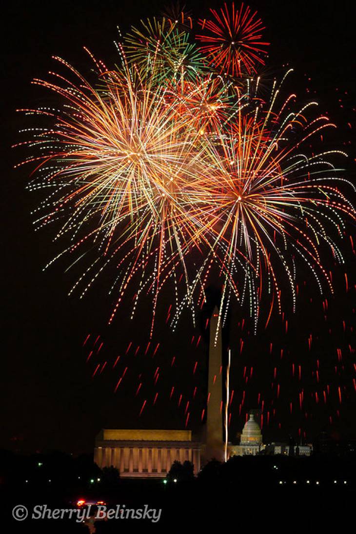 SAB_P1150655_730_1094_70_s_c1 Fireworks over the nations Monuments