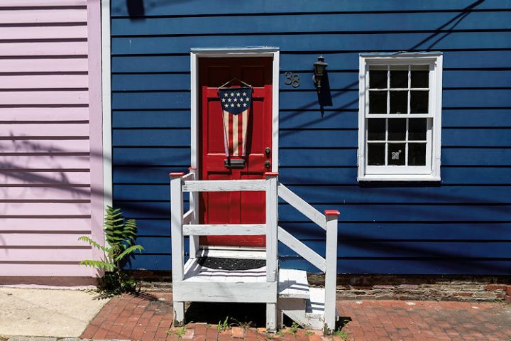 a cat sitting on a bench in front of a brick building