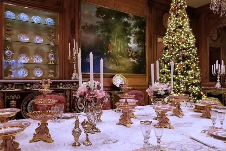 Hillwood Museum Dining Room at Christmas
